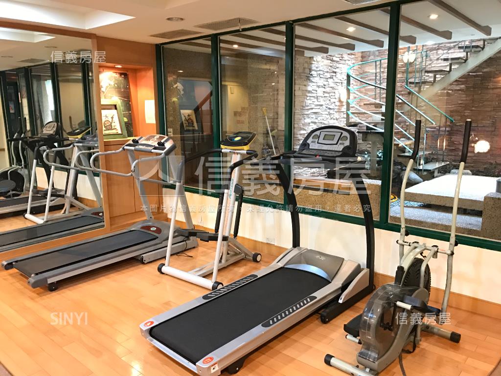 內壢愛樂四房附平面車位房屋室內格局與周邊環境