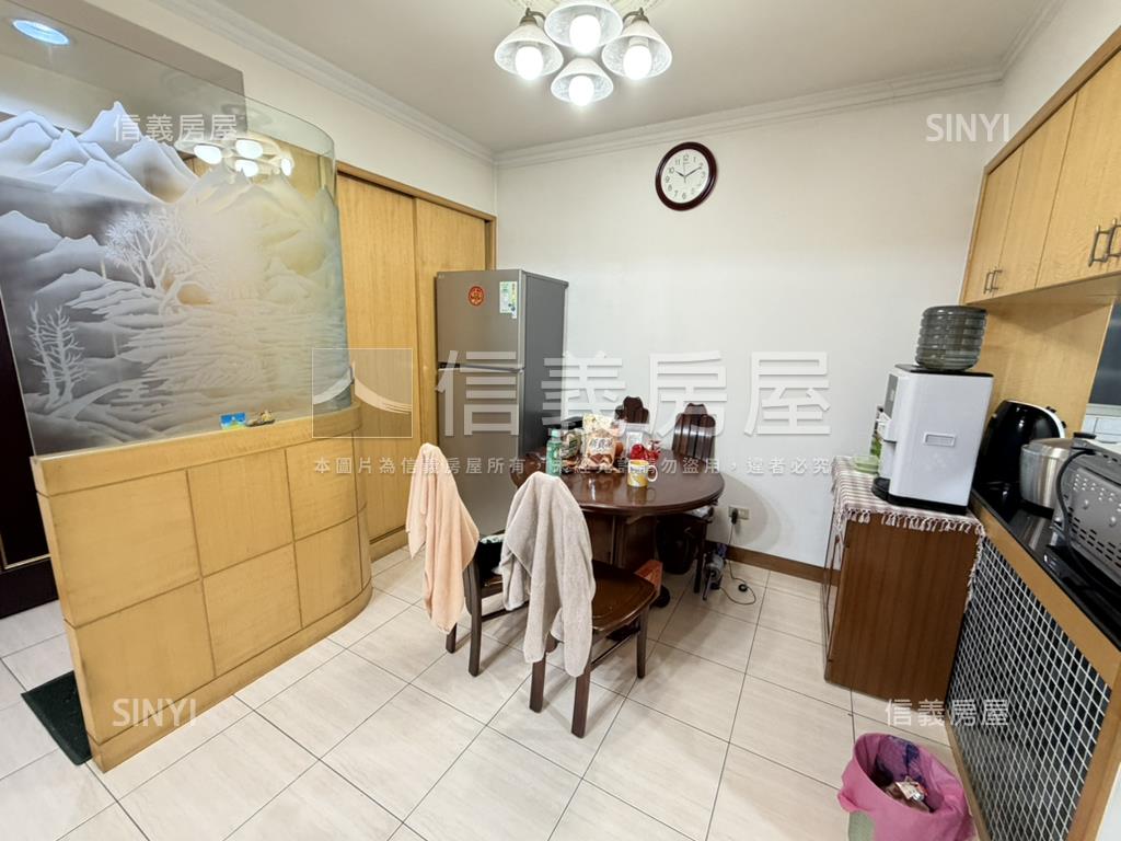 全興路四房電梯平面車位房屋室內格局與周邊環境