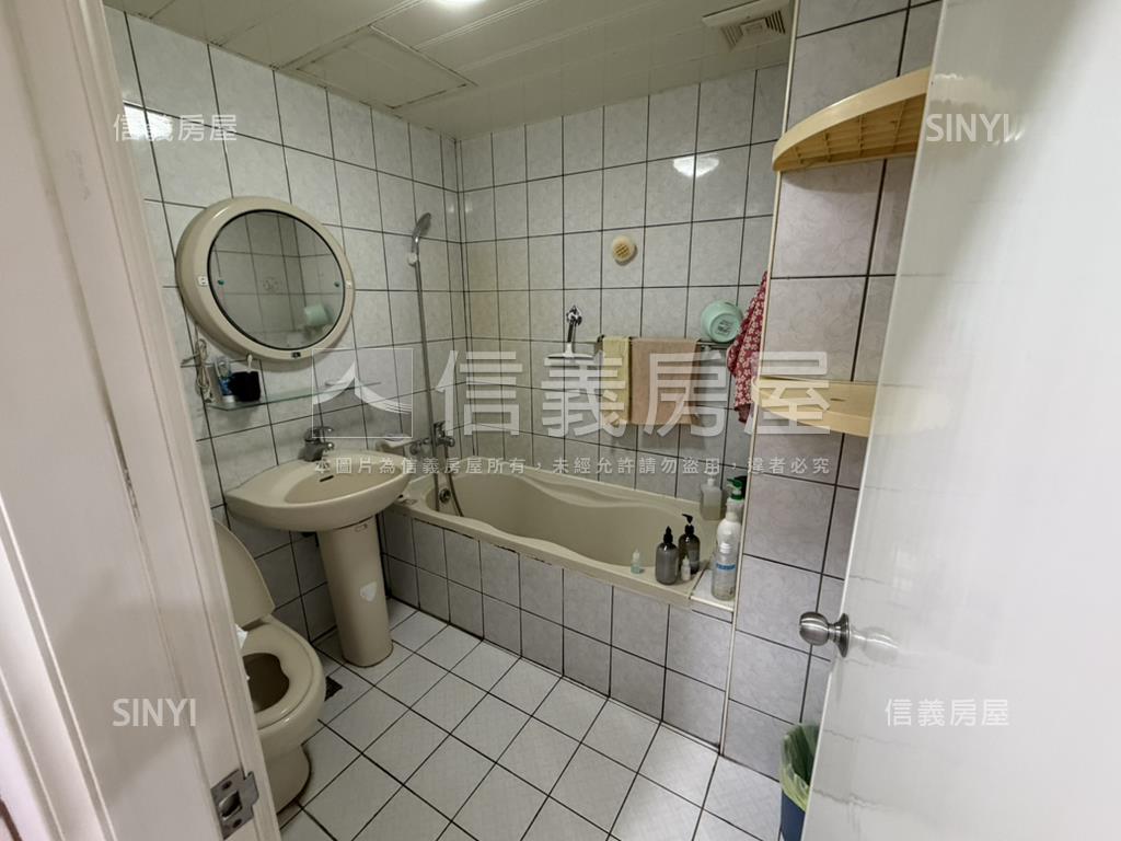 全興路四房電梯平面車位房屋室內格局與周邊環境