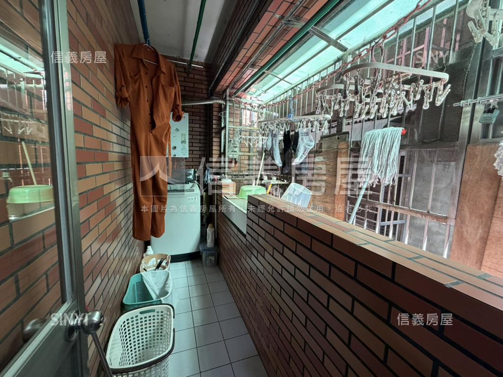 全興路四房電梯平面車位房屋室內格局與周邊環境