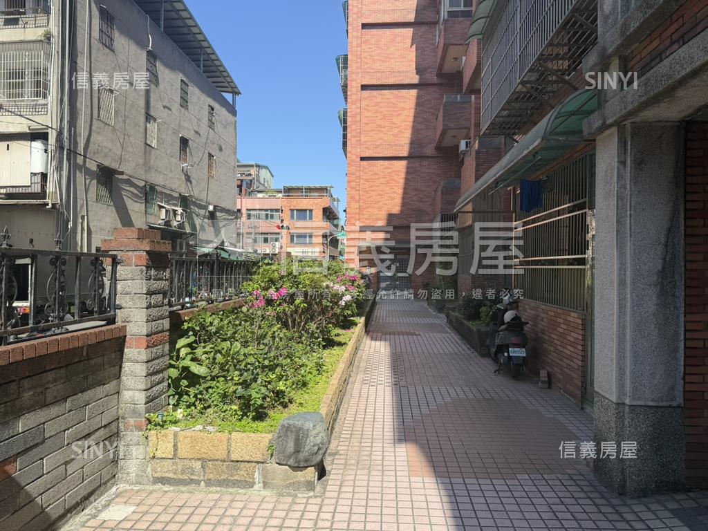 全興路四房電梯平面車位房屋室內格局與周邊環境