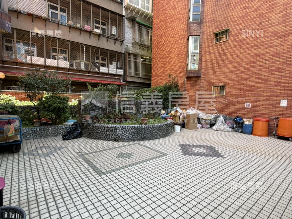 全興路四房電梯平面車位房屋室內格局與周邊環境