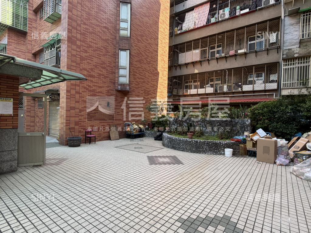 全興路四房電梯平面車位房屋室內格局與周邊環境