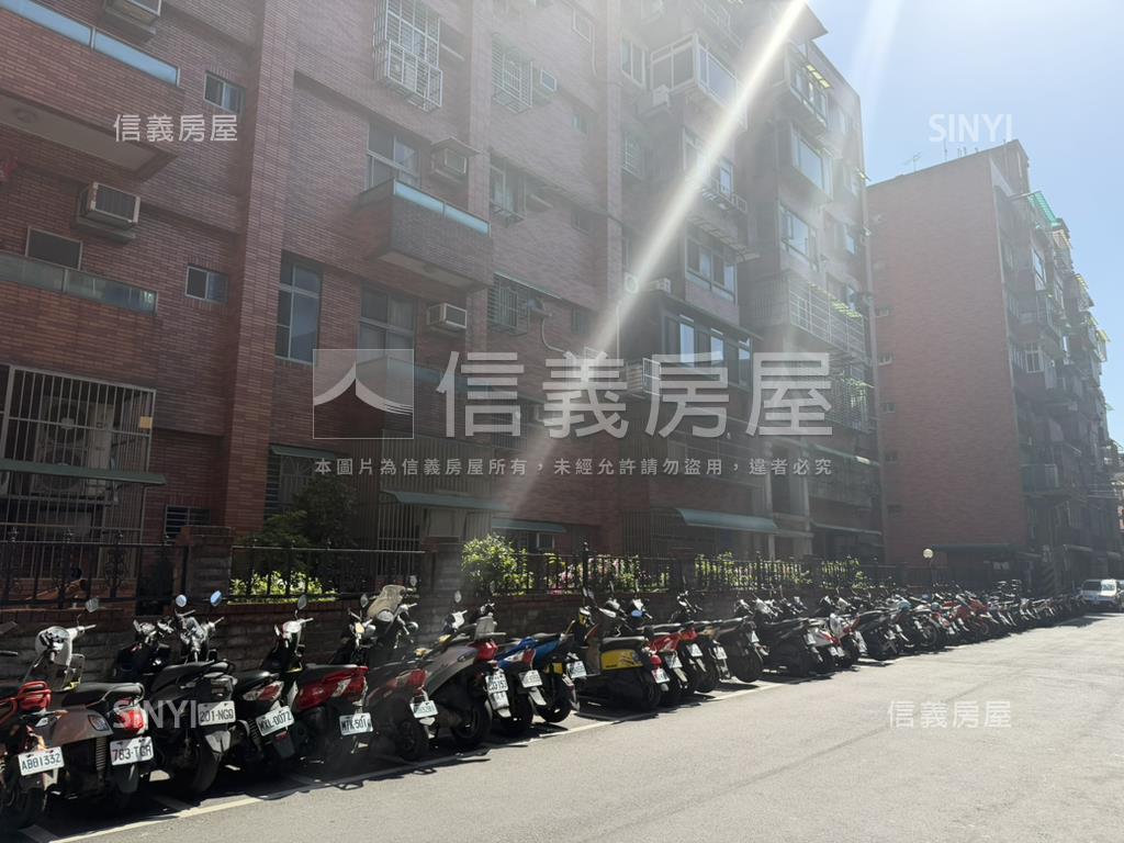 全興路四房電梯平面車位房屋室內格局與周邊環境