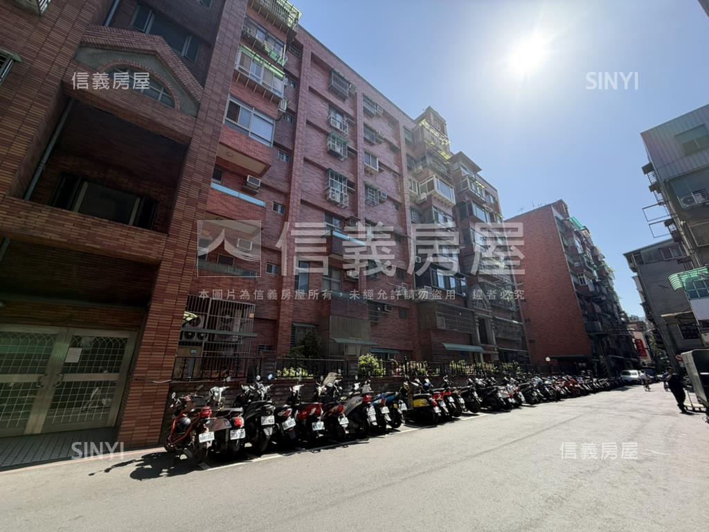 全興路四房電梯平面車位房屋室內格局與周邊環境