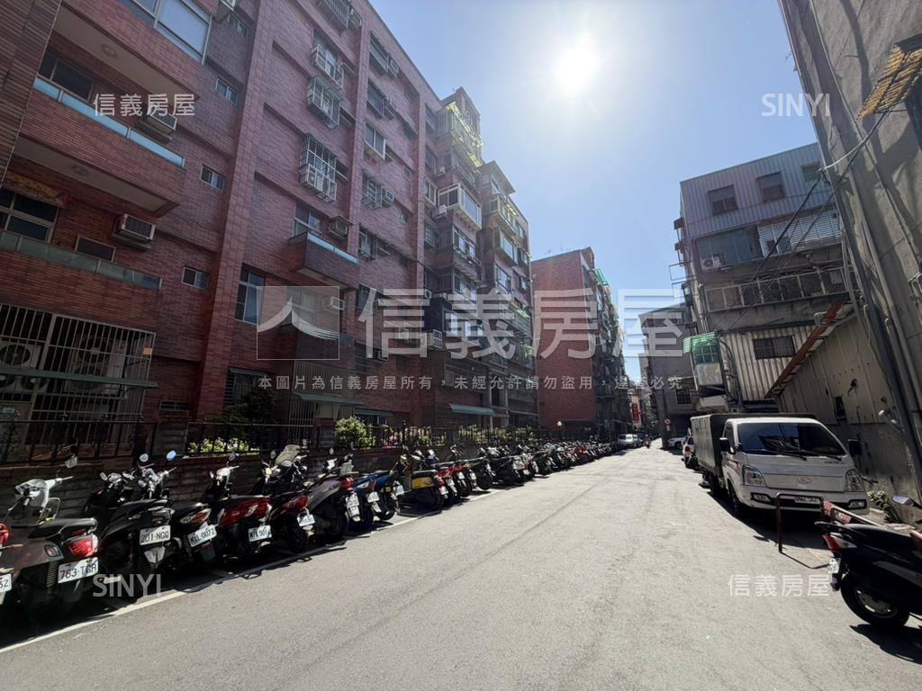 全興路四房電梯平面車位房屋室內格局與周邊環境