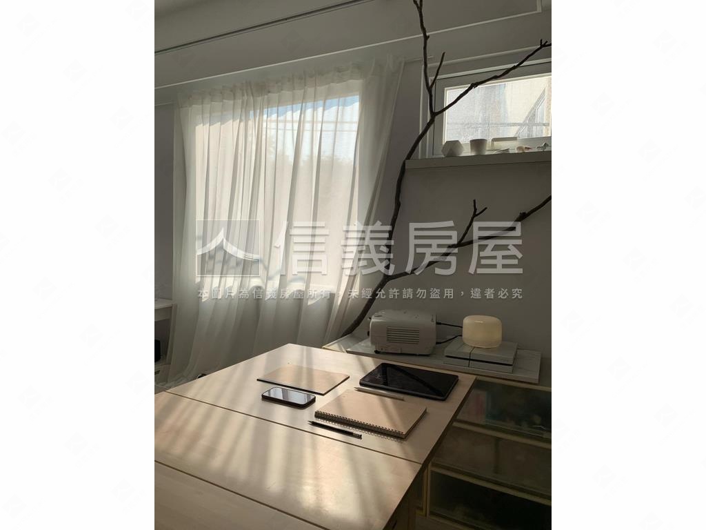 邊間電梯三房帶裝潢房屋室內格局與周邊環境