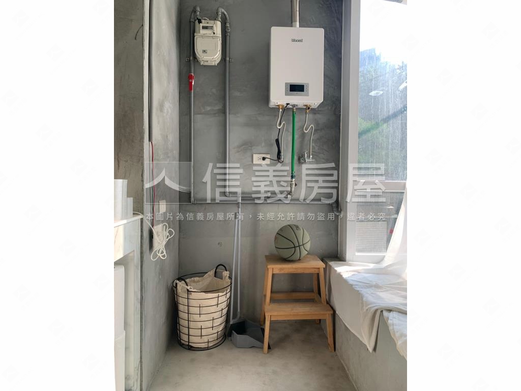邊間電梯三房帶裝潢房屋室內格局與周邊環境