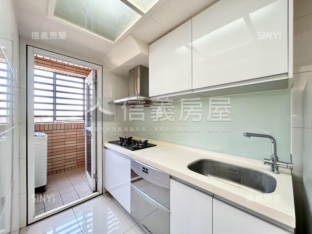 ＭＭ２１高樓視野平面車位房屋室內格局與周邊環境