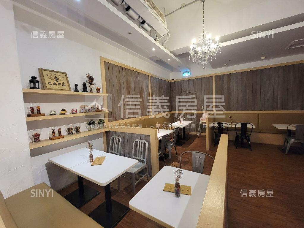 統領旁雙層面寬店面３車位房屋室內格局與周邊環境