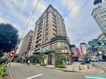 百坪雙層店面附３車位