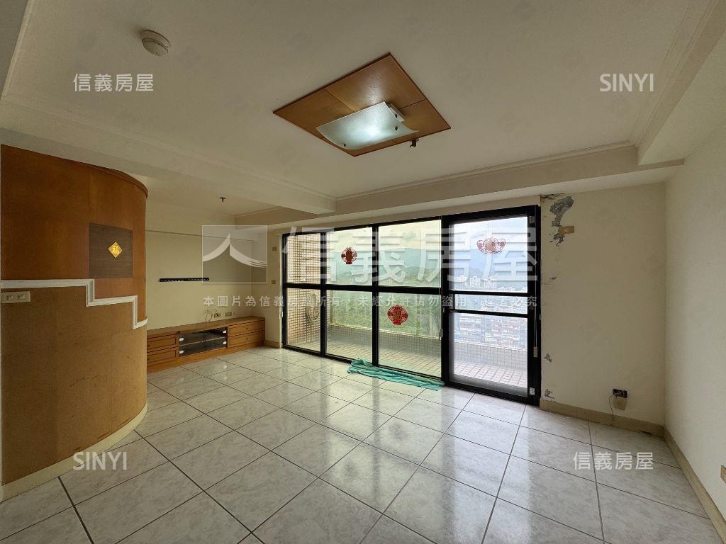 日月光尊爵樓中樓帶車位房屋室內格局與周邊環境