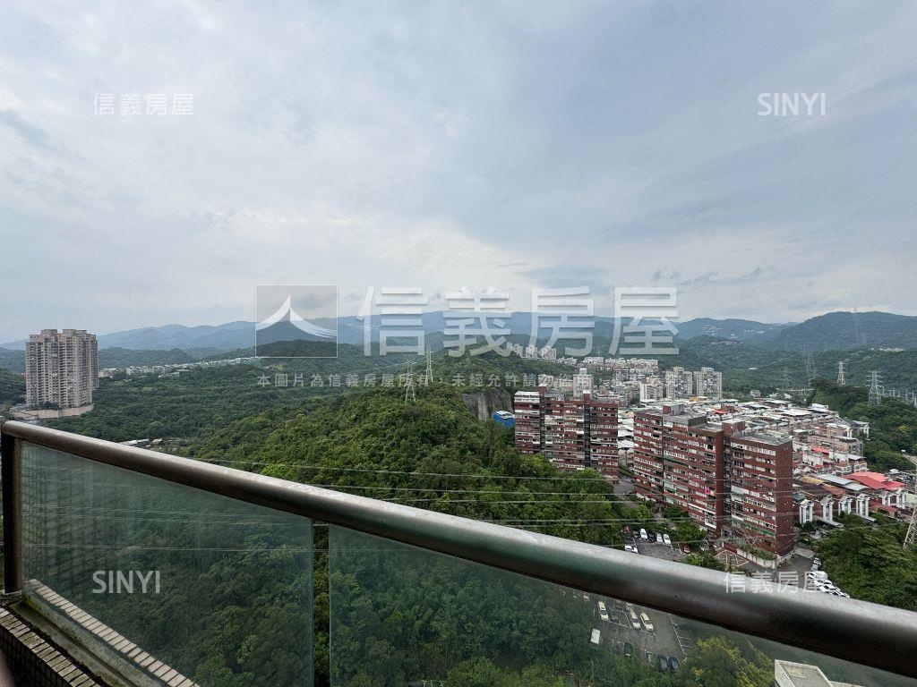 日月光尊爵樓中樓帶車位房屋室內格局與周邊環境