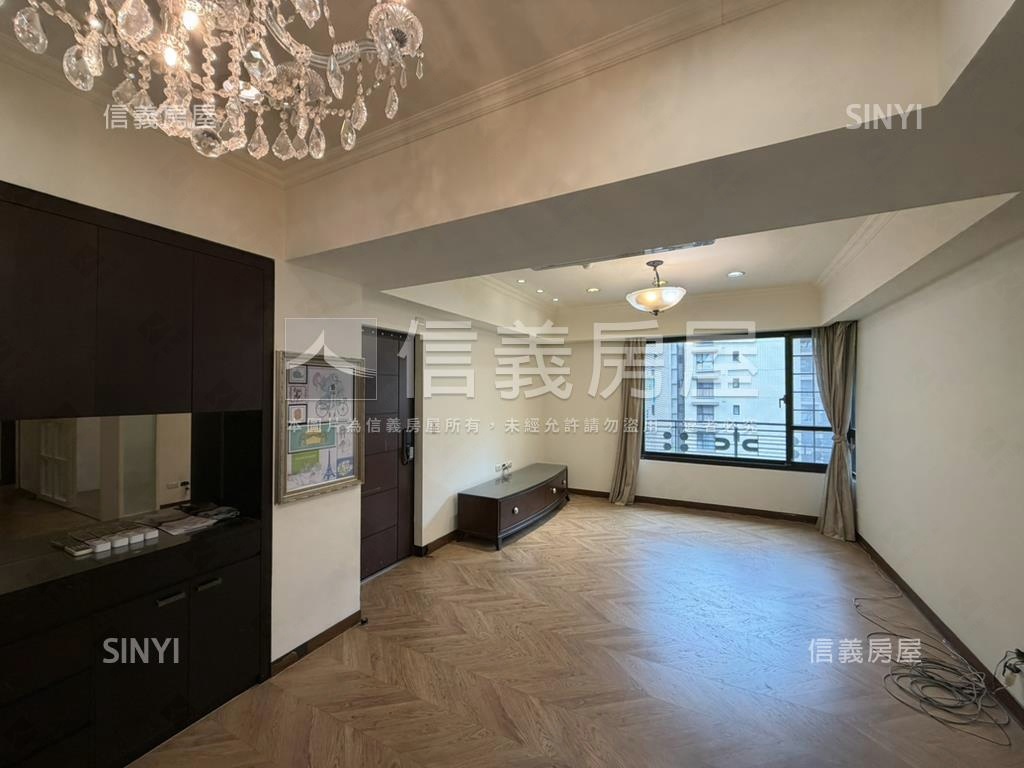 未來捷運巴黎香榭四房房屋室內格局與周邊環境