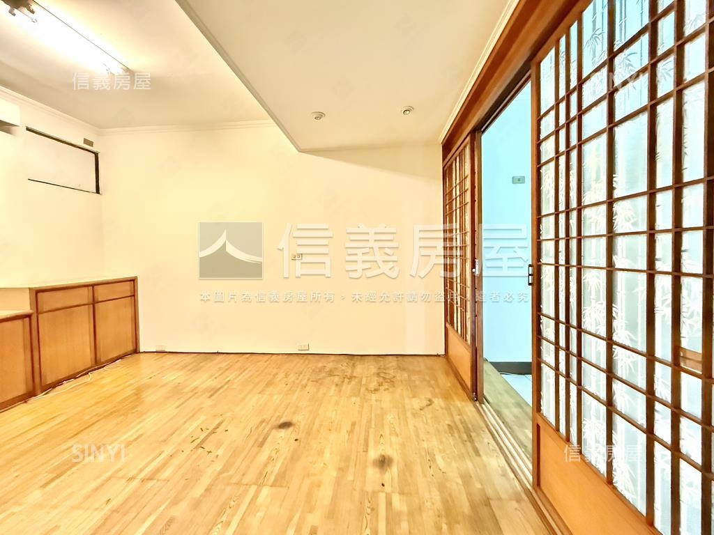 近捷運站透天快來看這間房屋室內格局與周邊環境