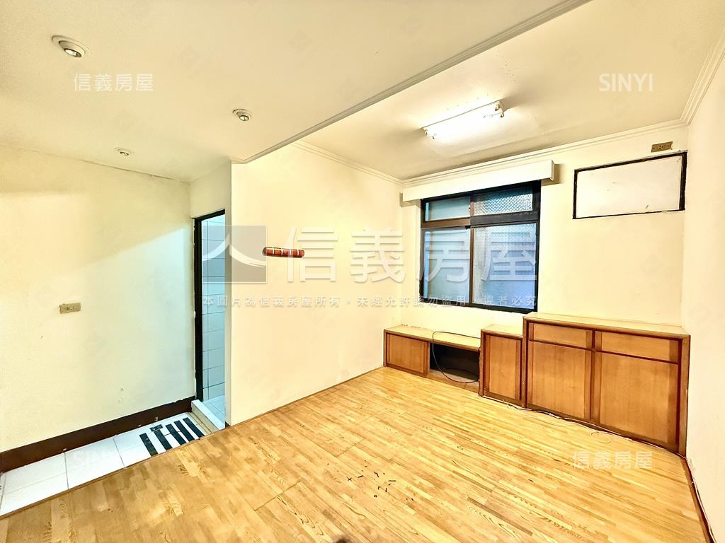 近捷運站透天快來看這間房屋室內格局與周邊環境
