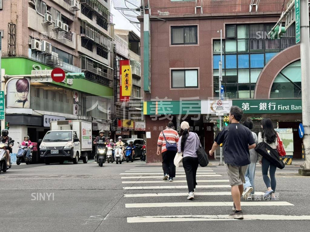 正基隆路三角窗銀行金店房屋室內格局與周邊環境