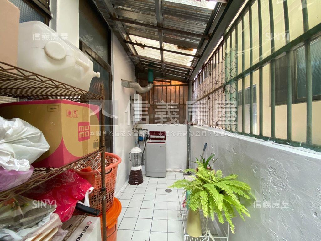 臨路四房美透天，近德芳路房屋室內格局與周邊環境