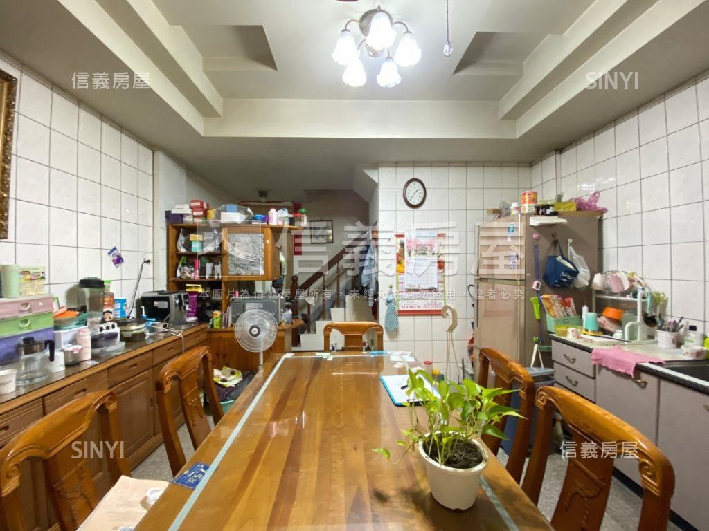 臨路四房美透天，近德芳路房屋室內格局與周邊環境