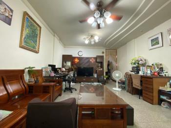 文芳街，臨路透天