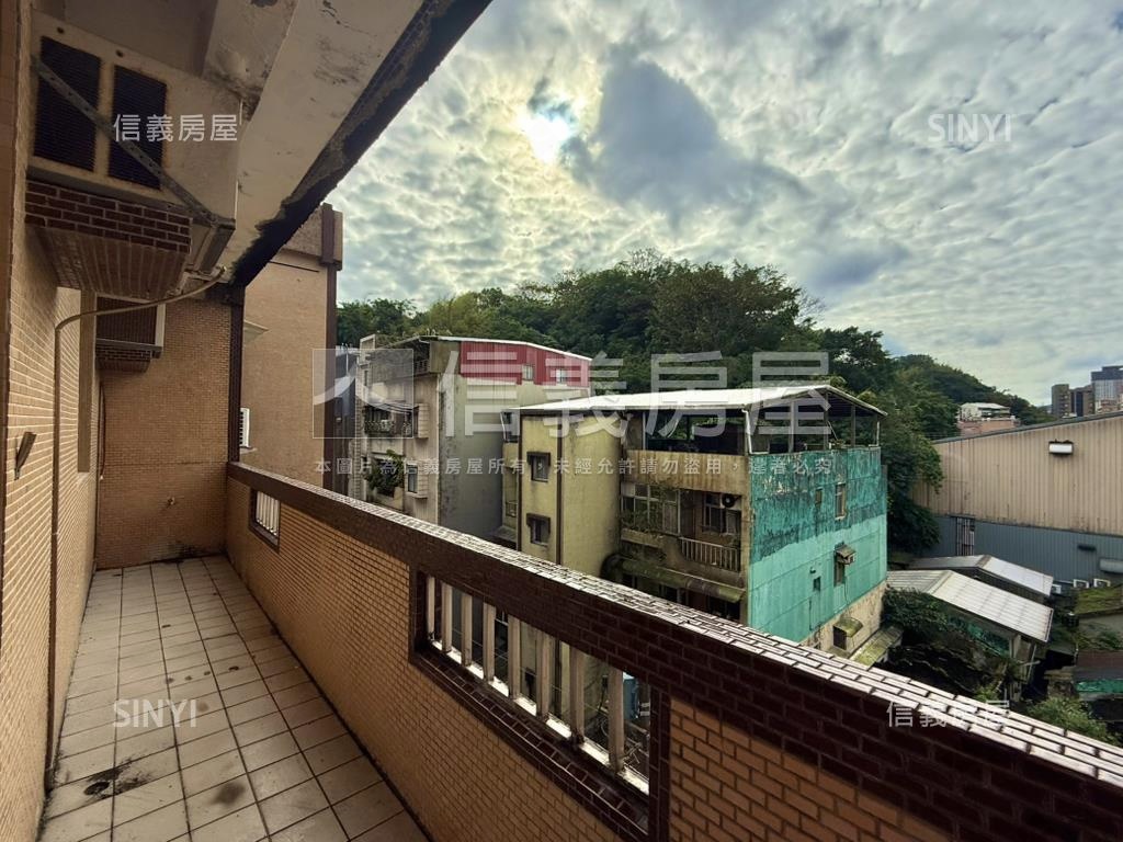 近基隆女中邊間美寓房屋室內格局與周邊環境