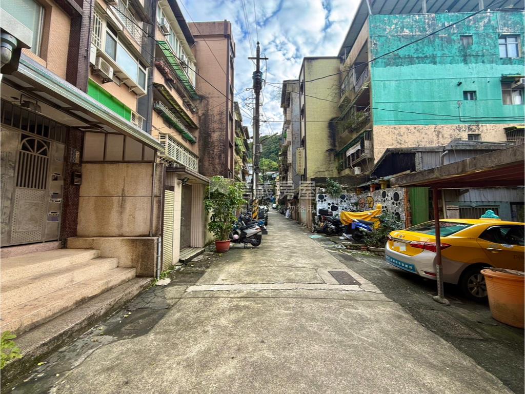 近基隆女中邊間美寓房屋室內格局與周邊環境
