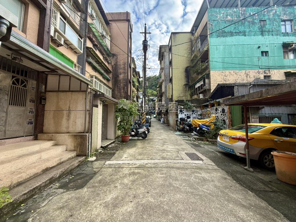 近基隆女中邊間美寓房屋室內格局與周邊環境