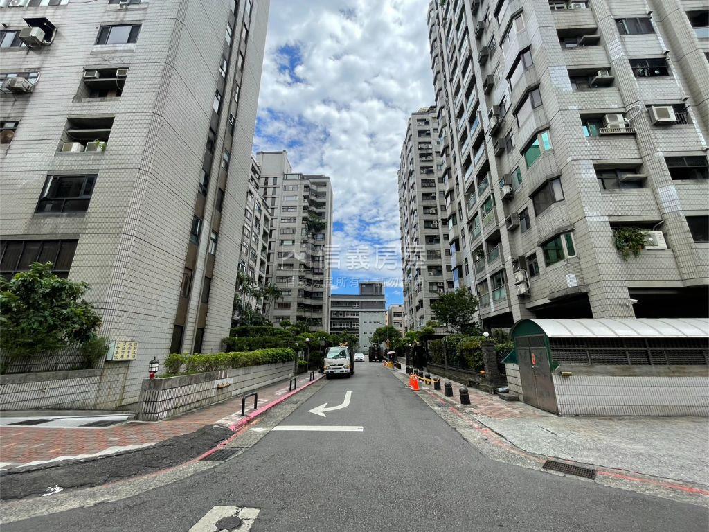 稀有釋出金銀雙星３房房屋室內格局與周邊環境
