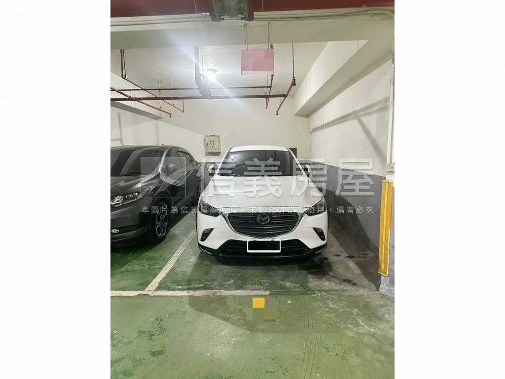 捷運公園Ｂ２坡道平面車位房屋室內格局與周邊環境