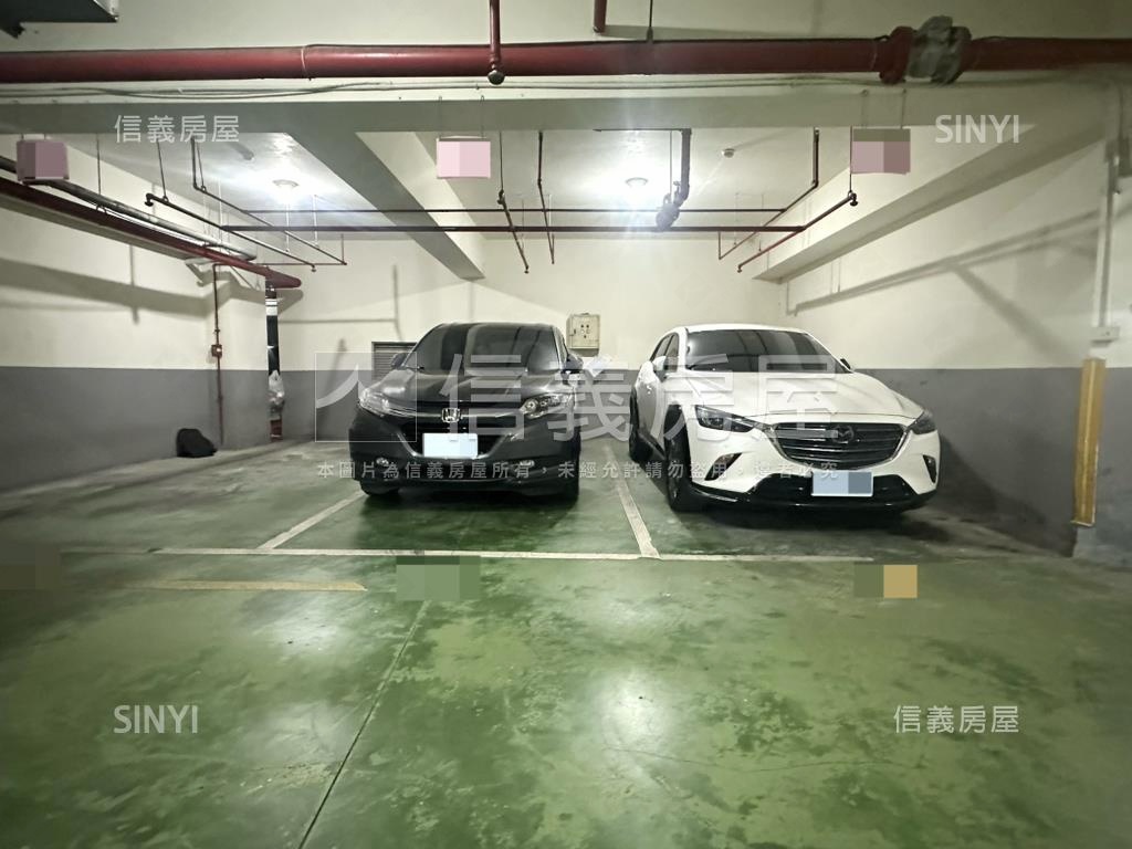 捷運公園Ｂ２坡道平面車位房屋室內格局與周邊環境