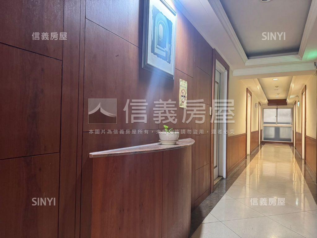 ＳＯＧＯ百貨旁套房平面車房屋室內格局與周邊環境