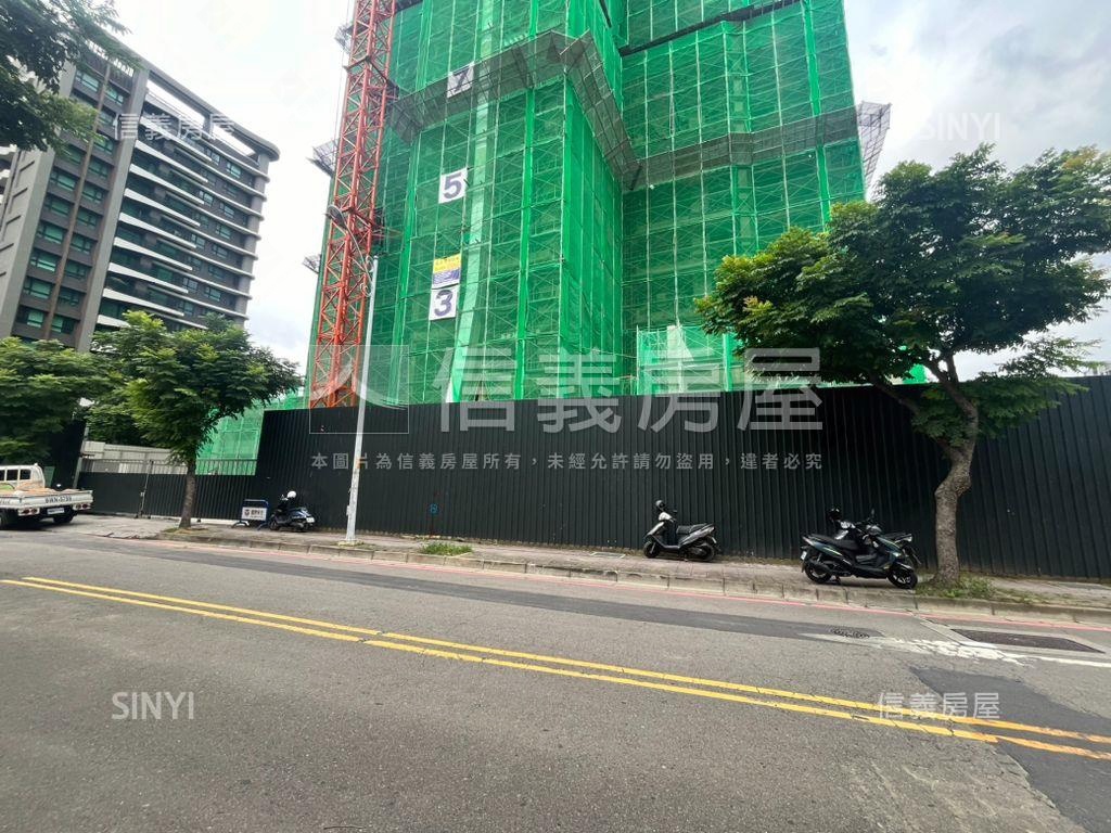 縣三面公園大三房房屋室內格局與周邊環境