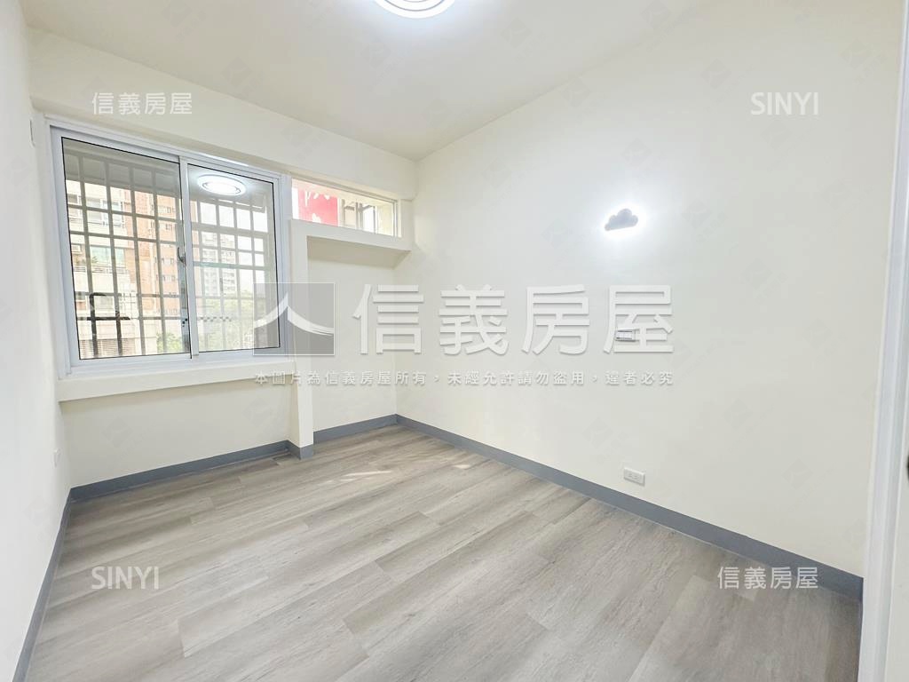 近愛河陽台進出採光美三房房屋室內格局與周邊環境