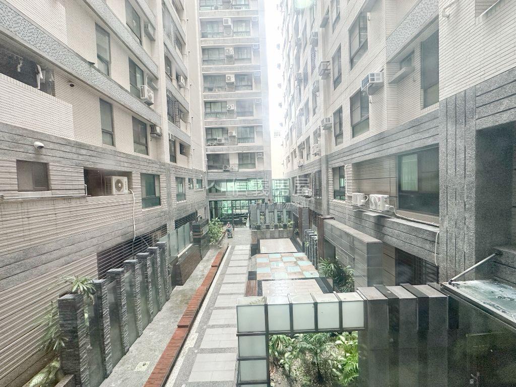 泰郡悅讀風情２房車位房屋室內格局與周邊環境