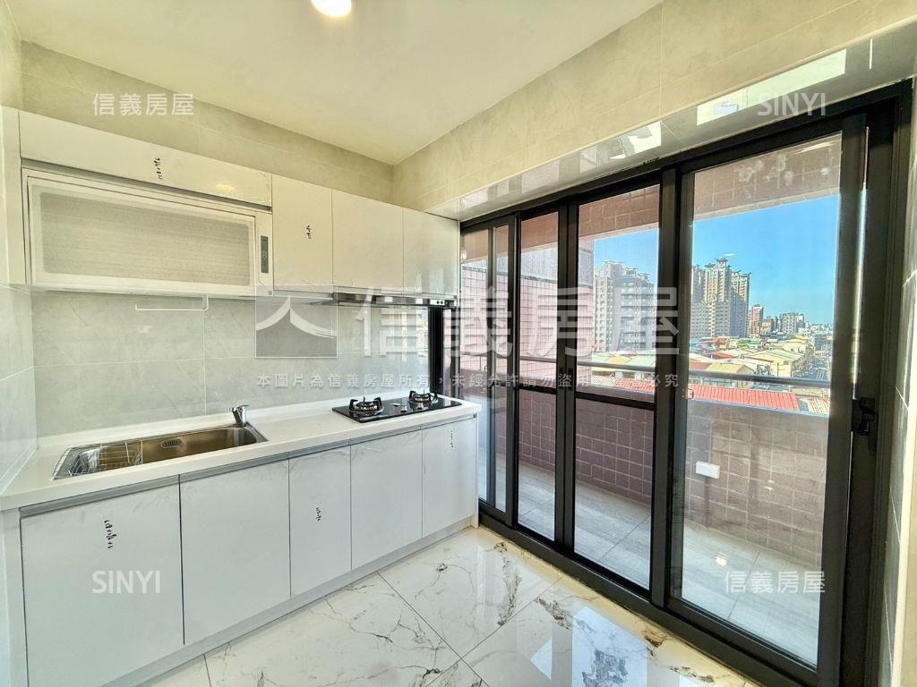 近捷運川普皇家三房車位Ａ房屋室內格局與周邊環境