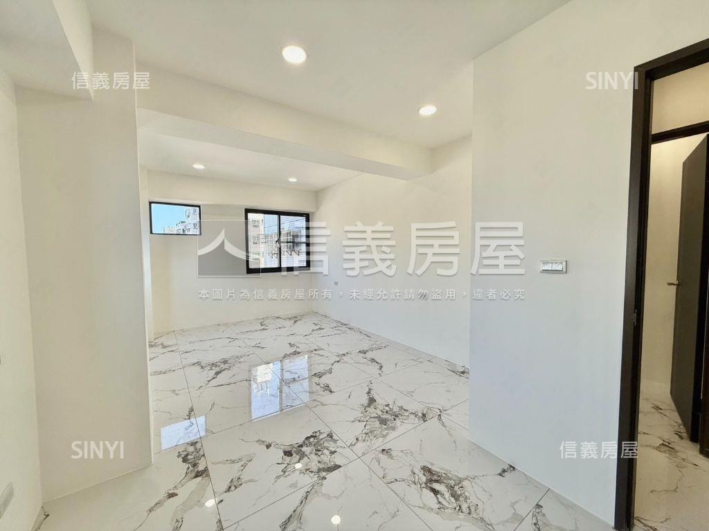 近捷運川普皇家三房車位Ａ房屋室內格局與周邊環境