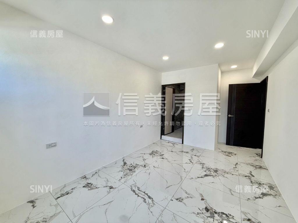 近捷運川普皇家三房車位Ａ房屋室內格局與周邊環境