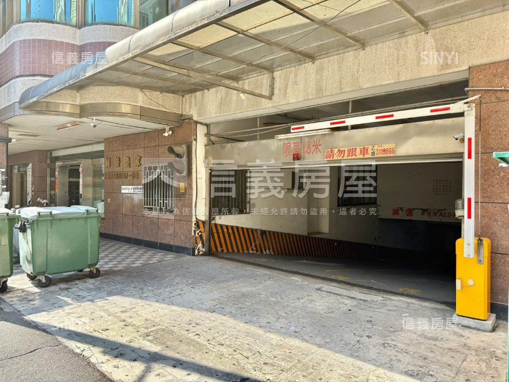 近捷運川普皇家三房車位Ａ房屋室內格局與周邊環境