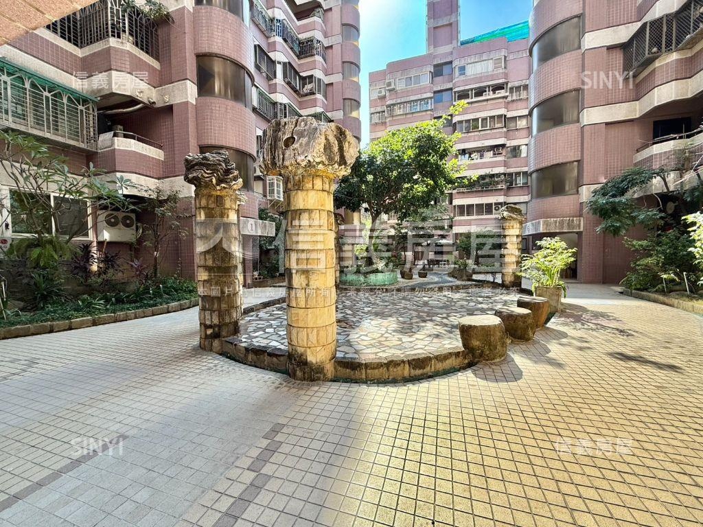 近捷運川普皇家三房車位Ａ房屋室內格局與周邊環境