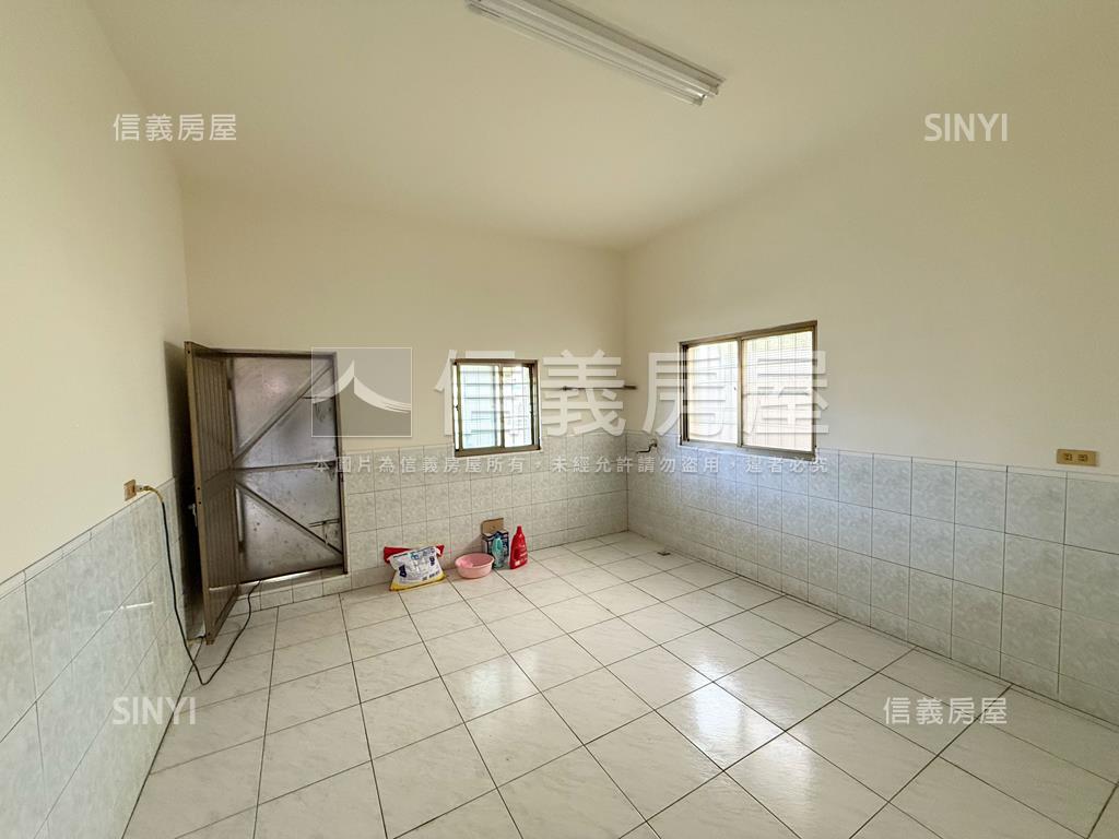 五甲商圈正街精美透天房屋室內格局與周邊環境