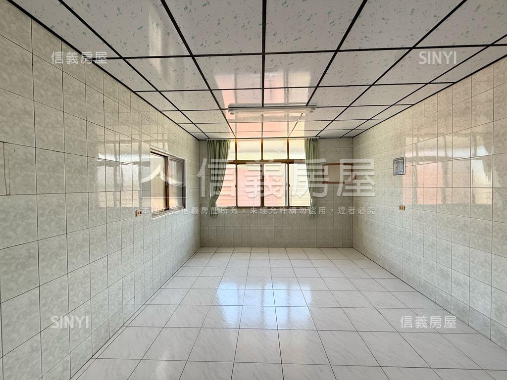 五甲商圈正街精美透天房屋室內格局與周邊環境