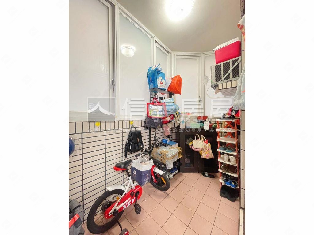 西屯電梯方正三房衛浴開窗房屋室內格局與周邊環境