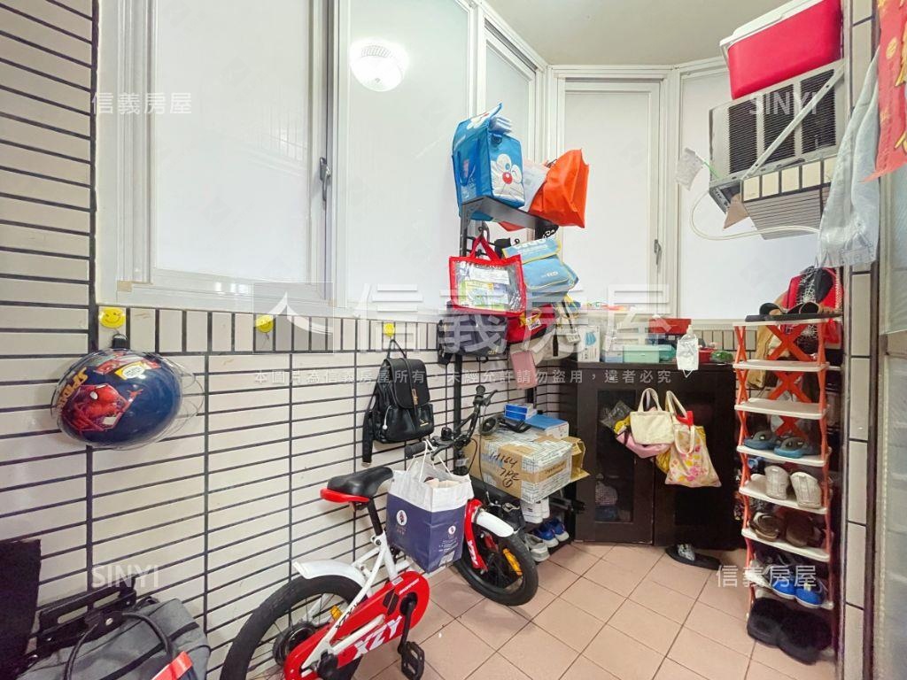 西屯電梯方正三房衛浴開窗房屋室內格局與周邊環境