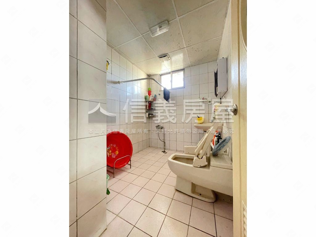 西屯電梯方正三房衛浴開窗房屋室內格局與周邊環境