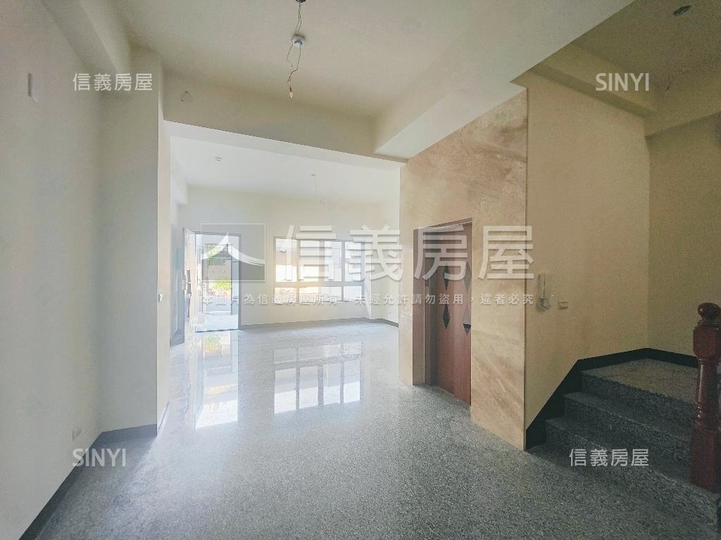 新光商圈臨路電梯美墅房屋室內格局與周邊環境