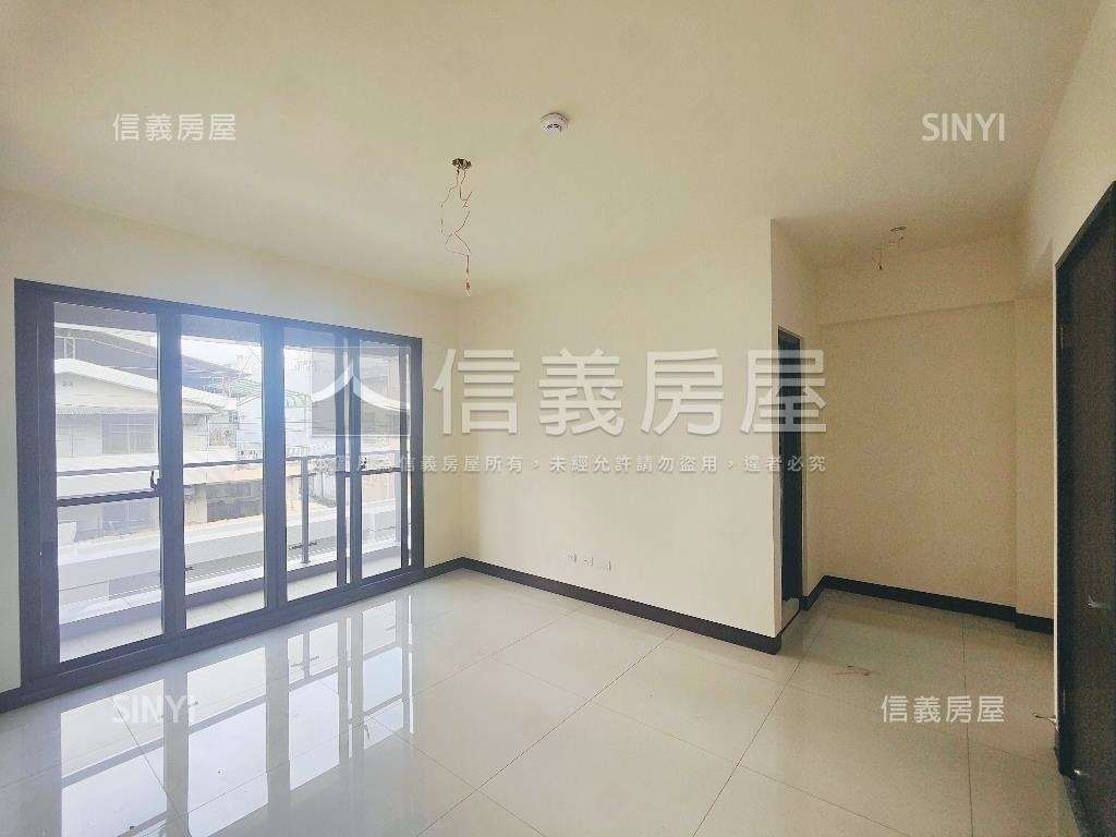 新光商圈臨路電梯美墅房屋室內格局與周邊環境