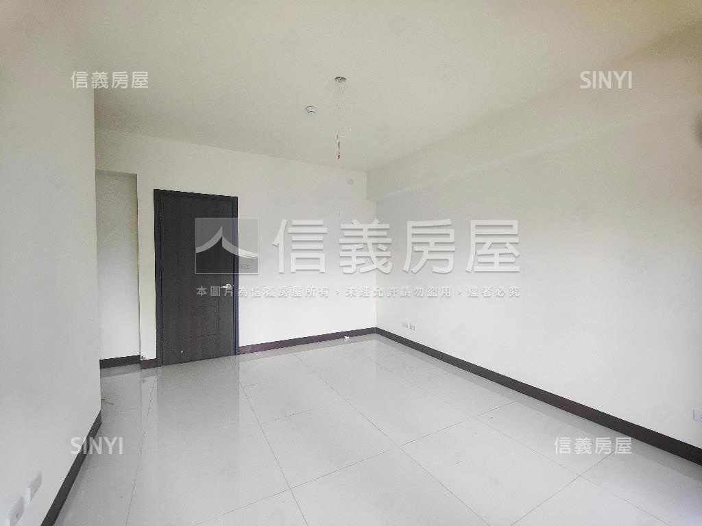 新光商圈臨路電梯美墅房屋室內格局與周邊環境