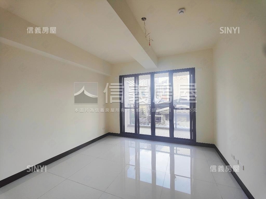 新光商圈臨路電梯美墅房屋室內格局與周邊環境