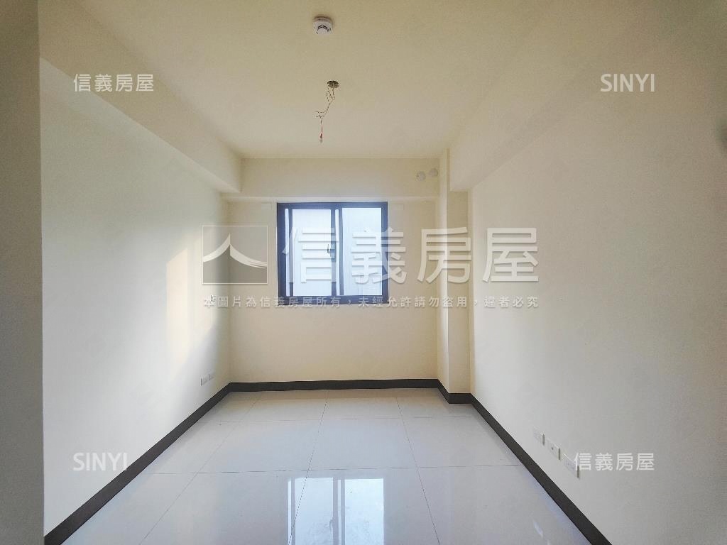 新光商圈臨路電梯美墅房屋室內格局與周邊環境