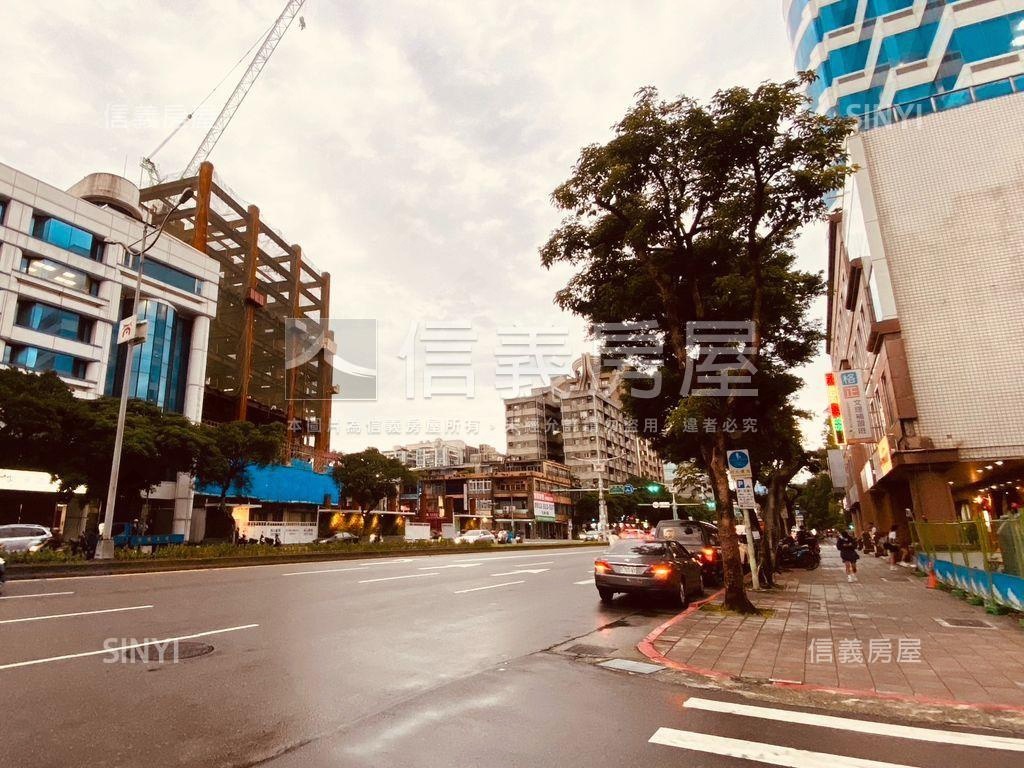 民權西捷運挑高店面房屋室內格局與周邊環境